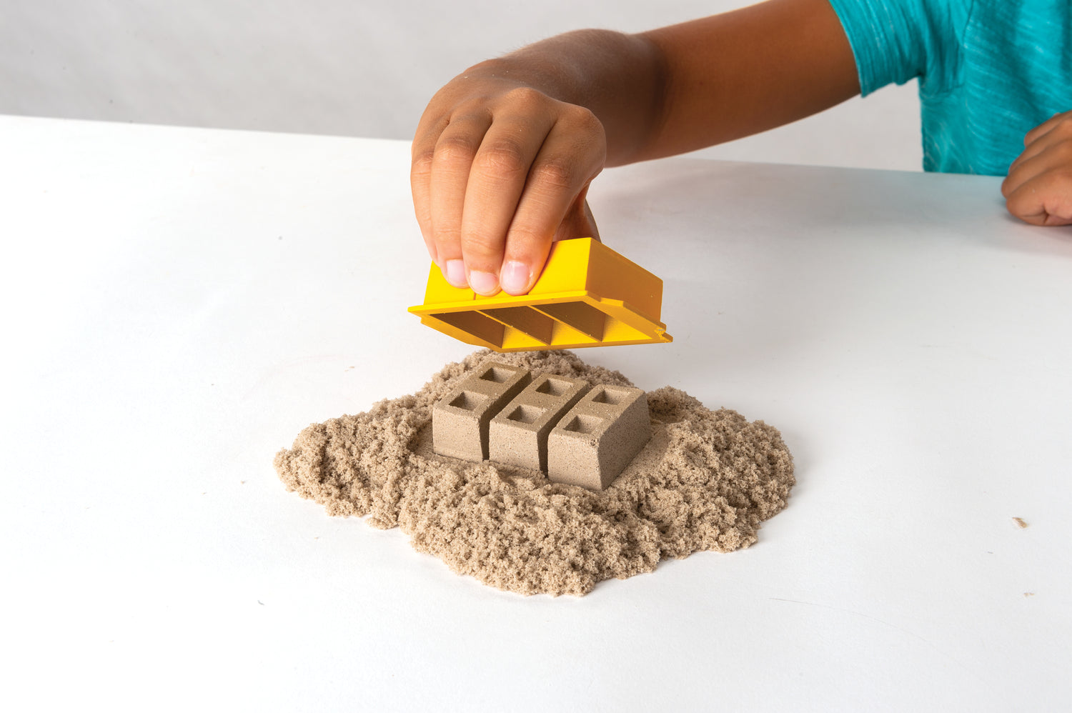 Kinetic Sand Dig & Demolish Truck Playset (with 1 pound of sand)